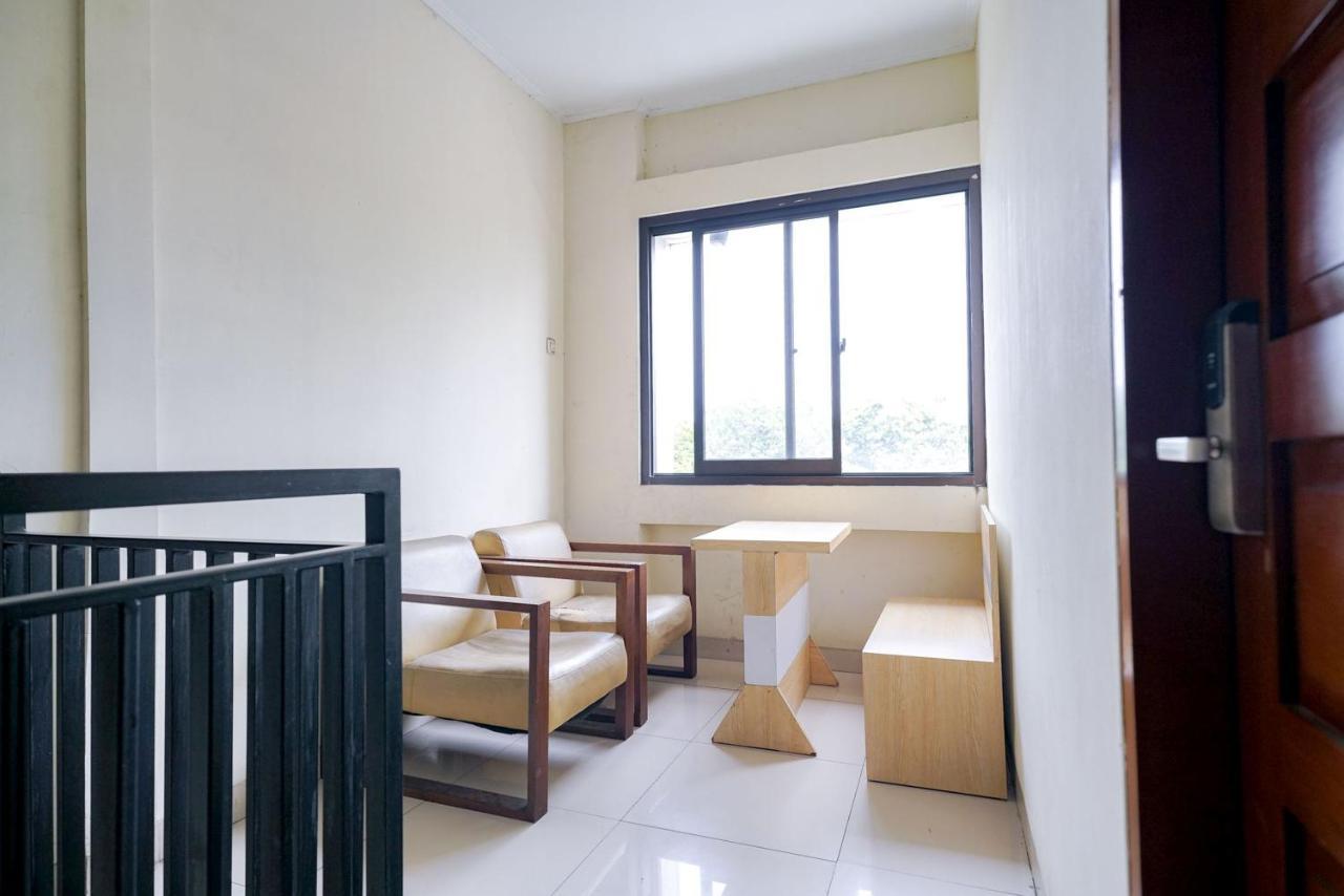 Reddoorz At Buah Batu 5 Hotell Bandung Exteriör bild