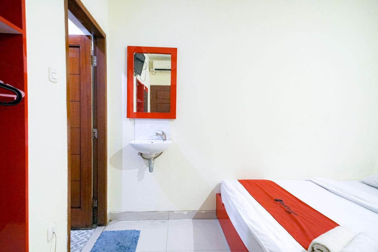 Reddoorz At Buah Batu 5 Hotell Bandung Exteriör bild