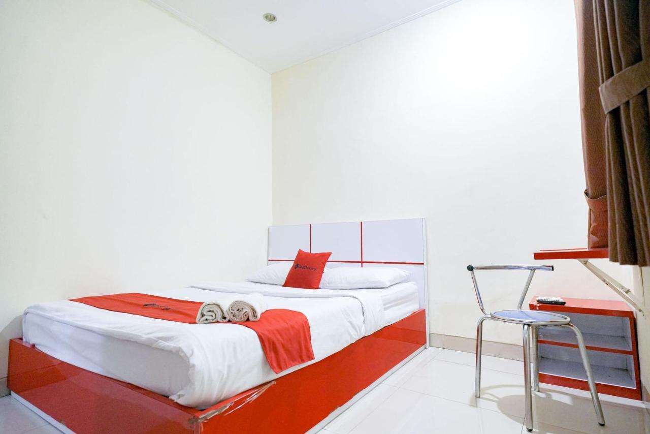 Reddoorz At Buah Batu 5 Hotell Bandung Exteriör bild