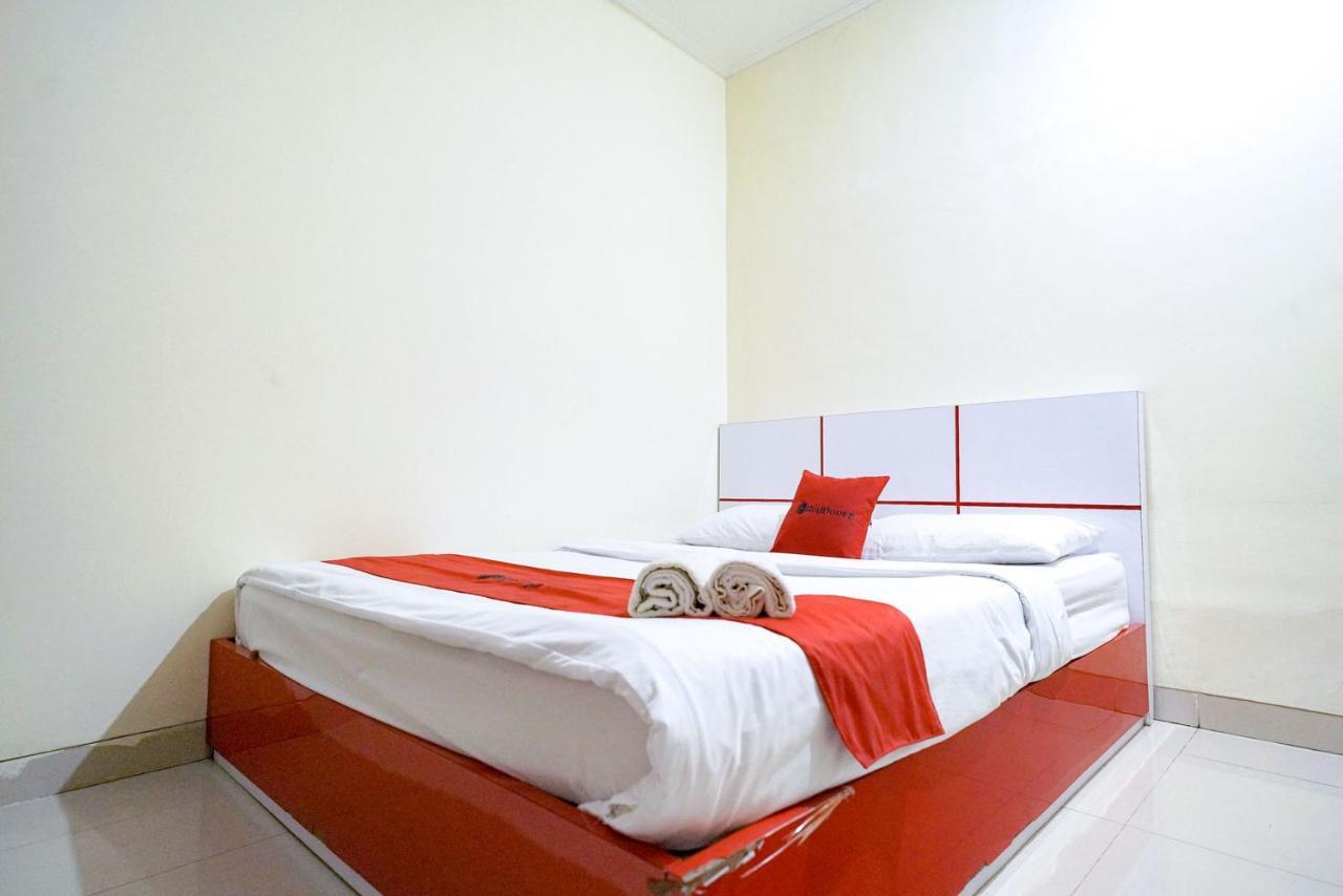 Reddoorz At Buah Batu 5 Hotell Bandung Exteriör bild