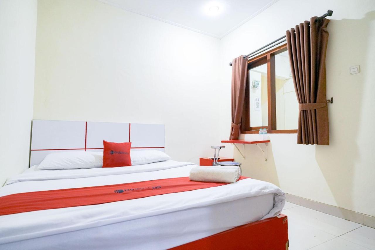 Reddoorz At Buah Batu 5 Hotell Bandung Exteriör bild