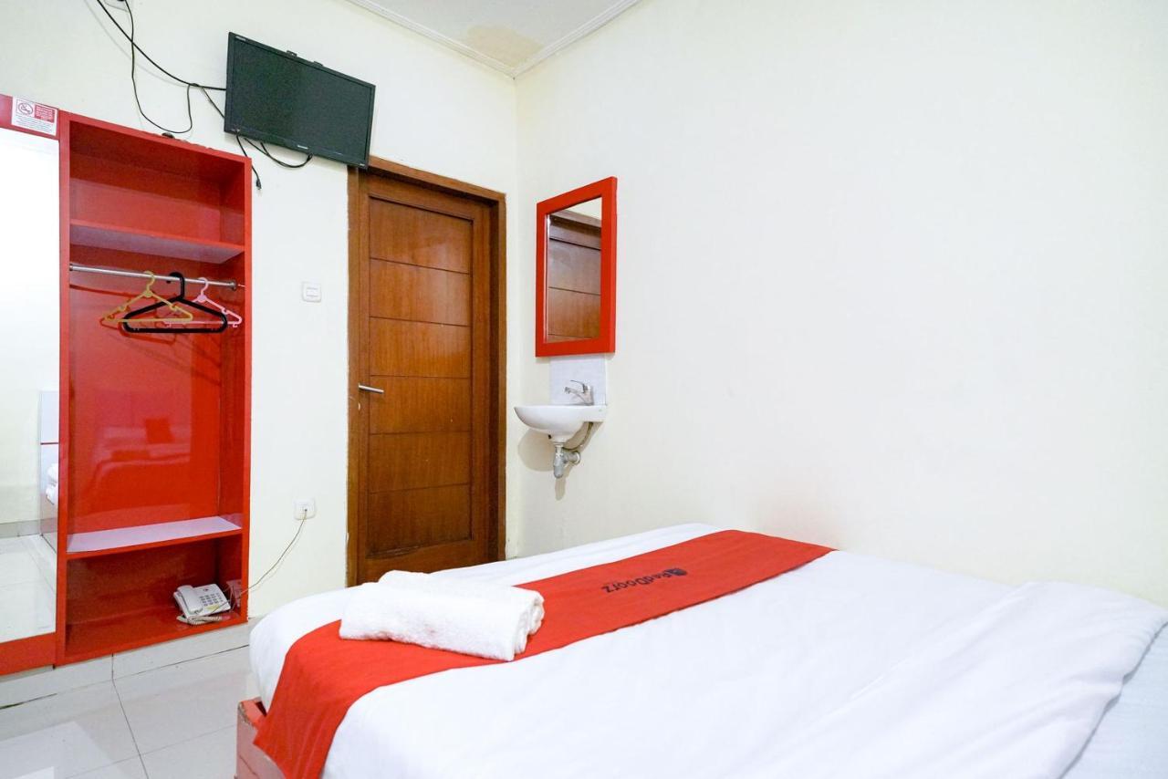 Reddoorz At Buah Batu 5 Hotell Bandung Exteriör bild