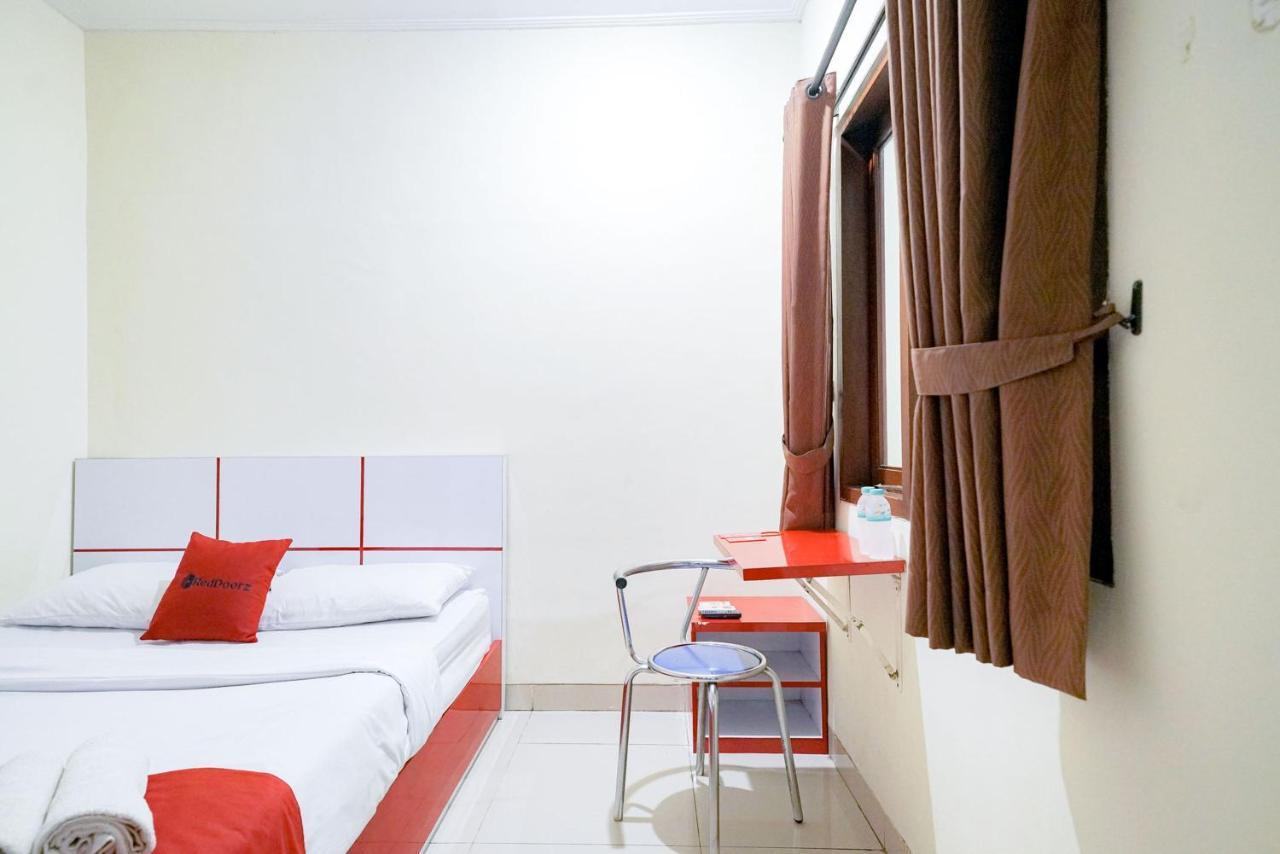 Reddoorz At Buah Batu 5 Hotell Bandung Exteriör bild